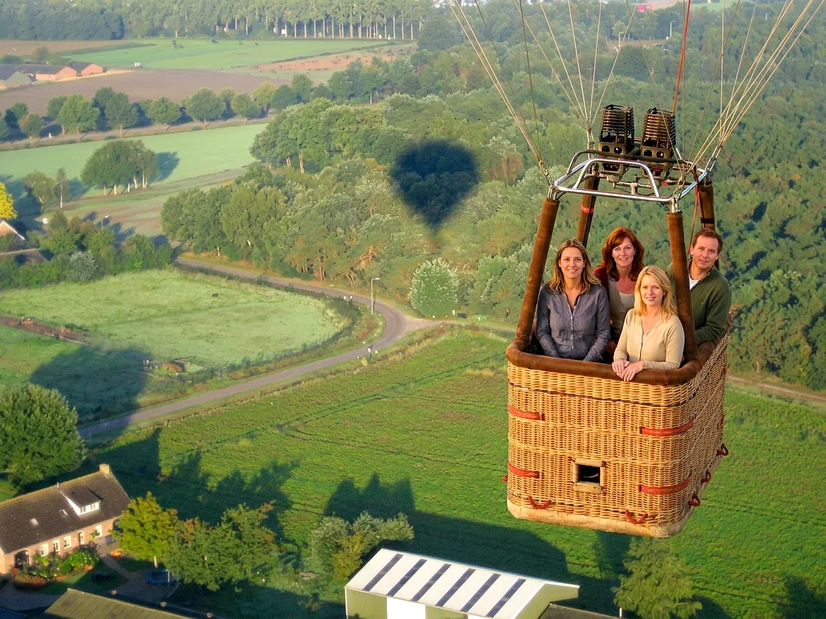 Brabantse landschap rond Vlierden vanuit de luchtballon